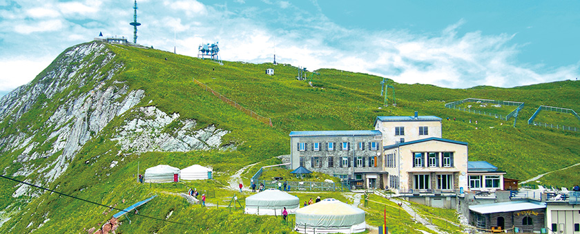 羅什德內山全景，俯瞰日內瓦湖與阿爾卑斯山